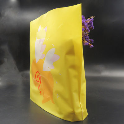 Logo ile yapılmış plastik çantalar, el ile, alışveriş için plastik çantalar.