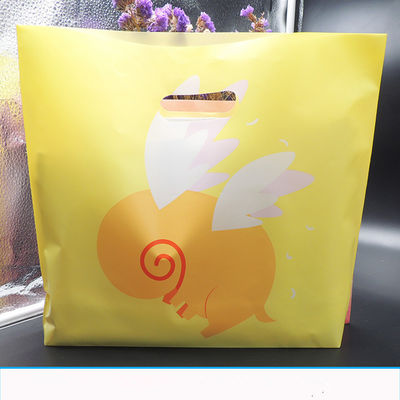 Logo ile yapılmış plastik çantalar, el ile, alışveriş için plastik çantalar.